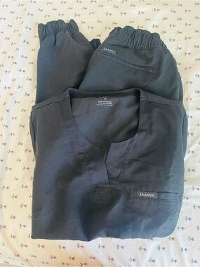 Jaanuu Grey M Scrub Pants and Top Set